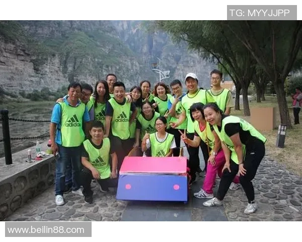 北京羽毛球队在邀请赛中的团队协作表现分析与点评