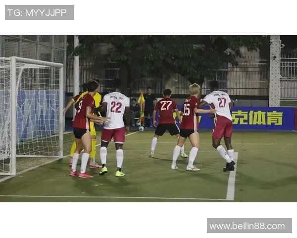 足球明星训练日常精彩瞬间分享展现他们的拼搏精神与努力付出